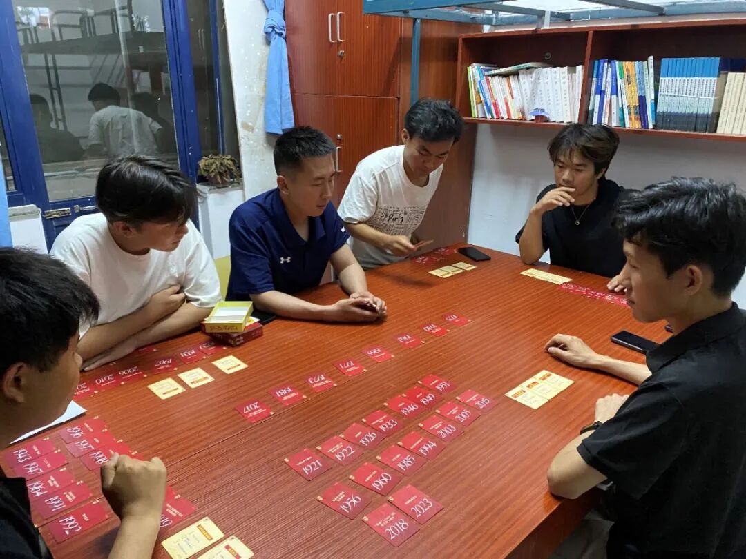 日常文档/营销文案/桌面游戏/红色记忆/assets/庆典将至,你的心准备好“充电”了吗?别让历史只留在书本里!/bf389dea9190d95127f7478d595a2614_MD5.jpeg