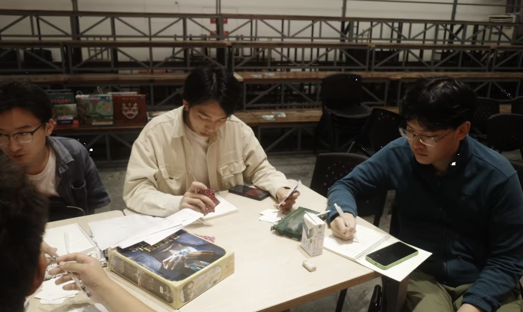 日常文档/营销文案/桌游设计/assets/学习「游戏设计」，不是为了当游戏设计师，玩「桌游」也不是单纯为了好玩。/ef21c6a793621e546ffbe75688e7625c_MD5.jpg