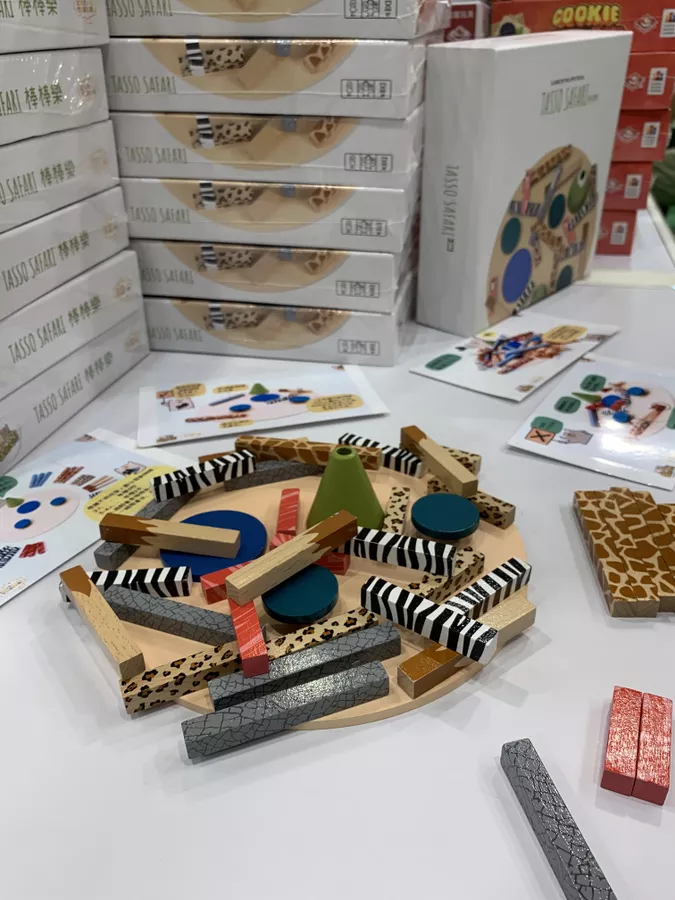 日常文档/营销文案/桌面游戏/棒棒乐/生成内容 (Generated Content)/微信公众号_(WeChat_OA)/1_在重力的稀树草原上此时无声胜有声/assets/在重力的稀树草原上此时无声胜有声/34af40c283949a5b198981d3a8ab2e19_MD5.jpg