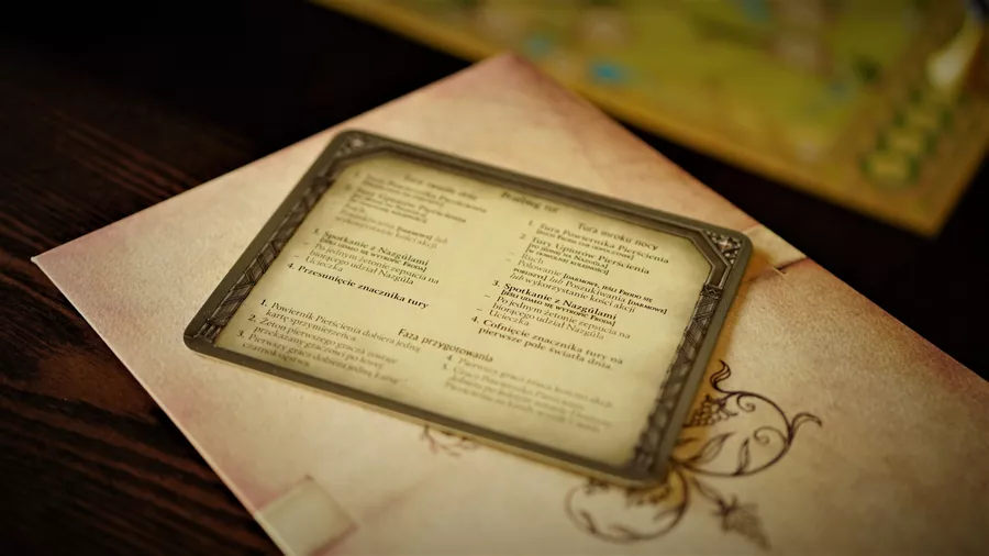 《搜寻魔戒》桌游组件，含地图、卡牌与玩家板